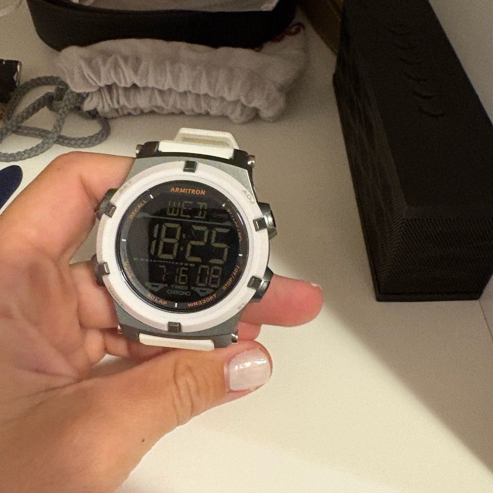 Armitron White Smartwatch with Circular Display and Modern Design